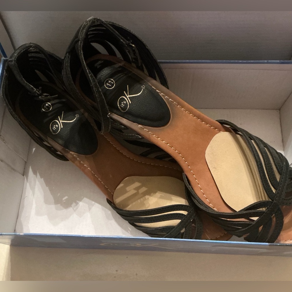 Chic Black Strappy Sandals